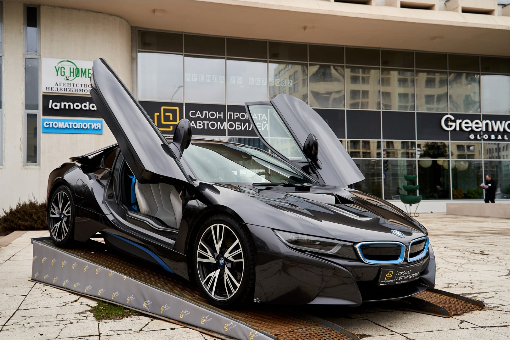 Прокат (аренда) BMW I8 I12 в Минске на час